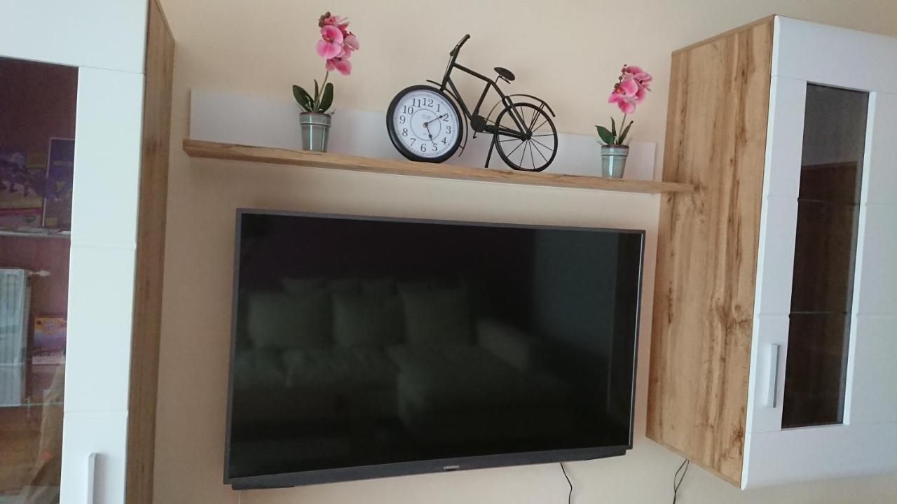 Karin, Eigener Eingang, 3 Schlafzimmer, Doppelcarport Appartement *