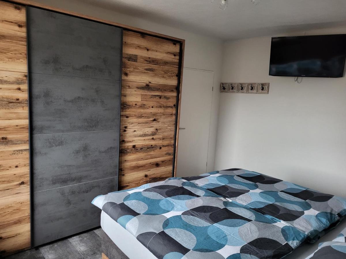 Appartement Karin, Eigener Eingang, 3 Schlafzimmer, Doppelcarport Langenwang