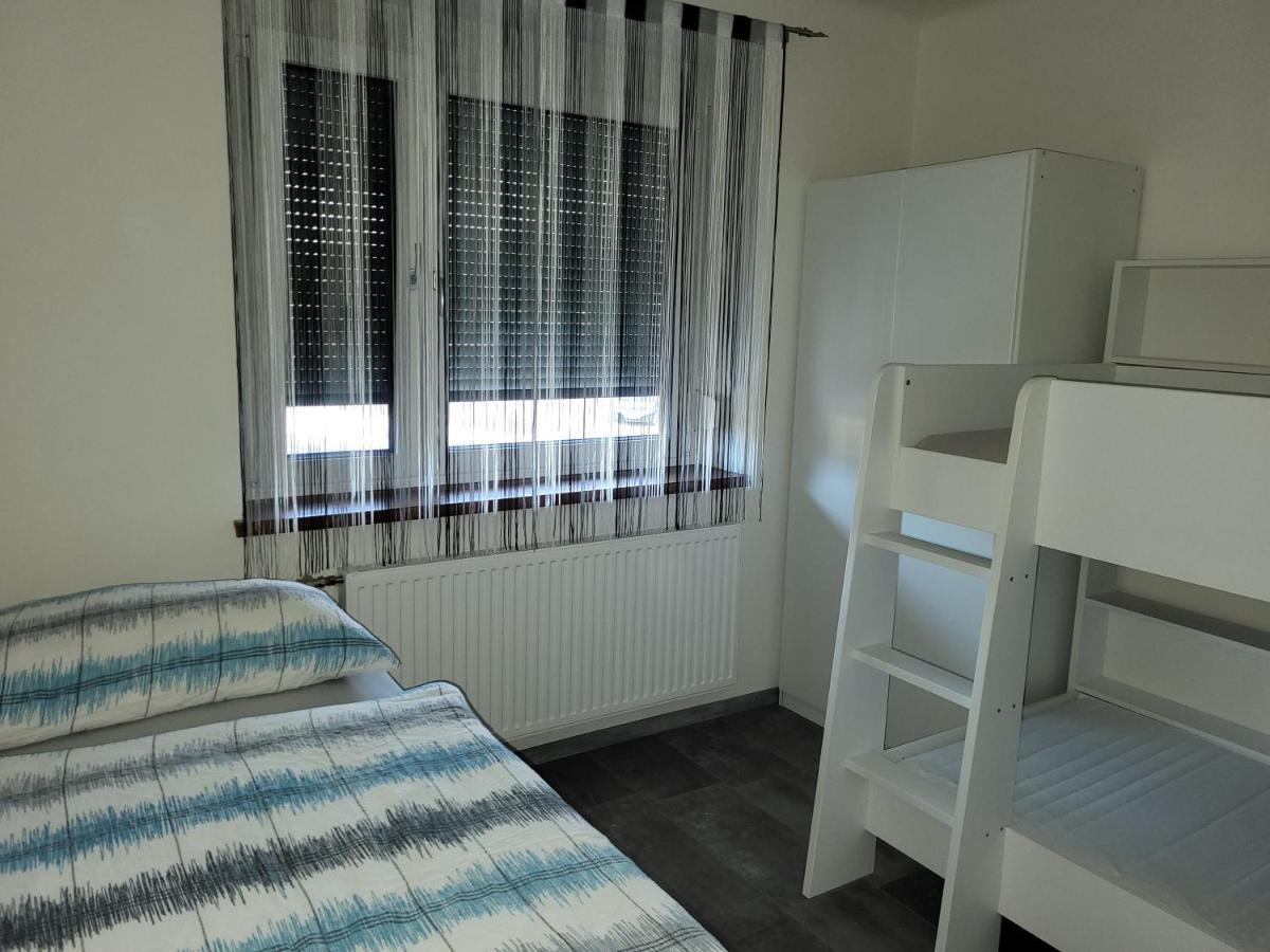 Karin, Eigener Eingang, 3 Schlafzimmer, Doppelcarport * Langenwang